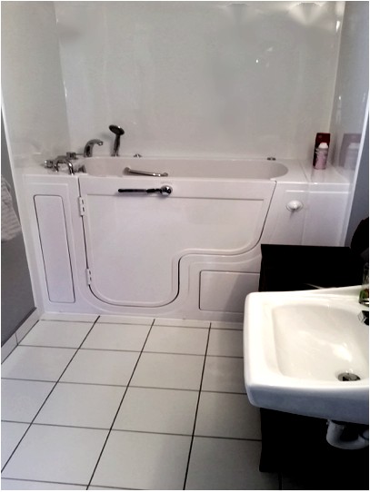 Accessible tub